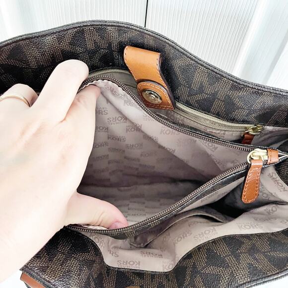 Michael Kors Hamilton Large East West Monogram Shoulder Tote - Picture 9 of 14